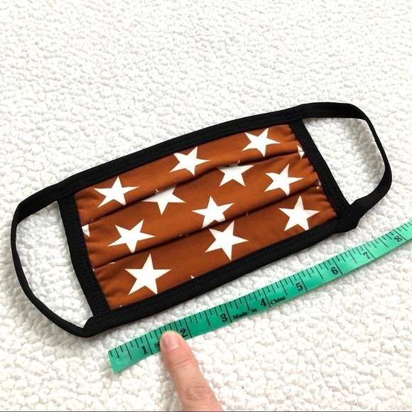 🔴 5 for $10 ONE Zenana Star Print Brown Face Mask - Picture 3 of 7